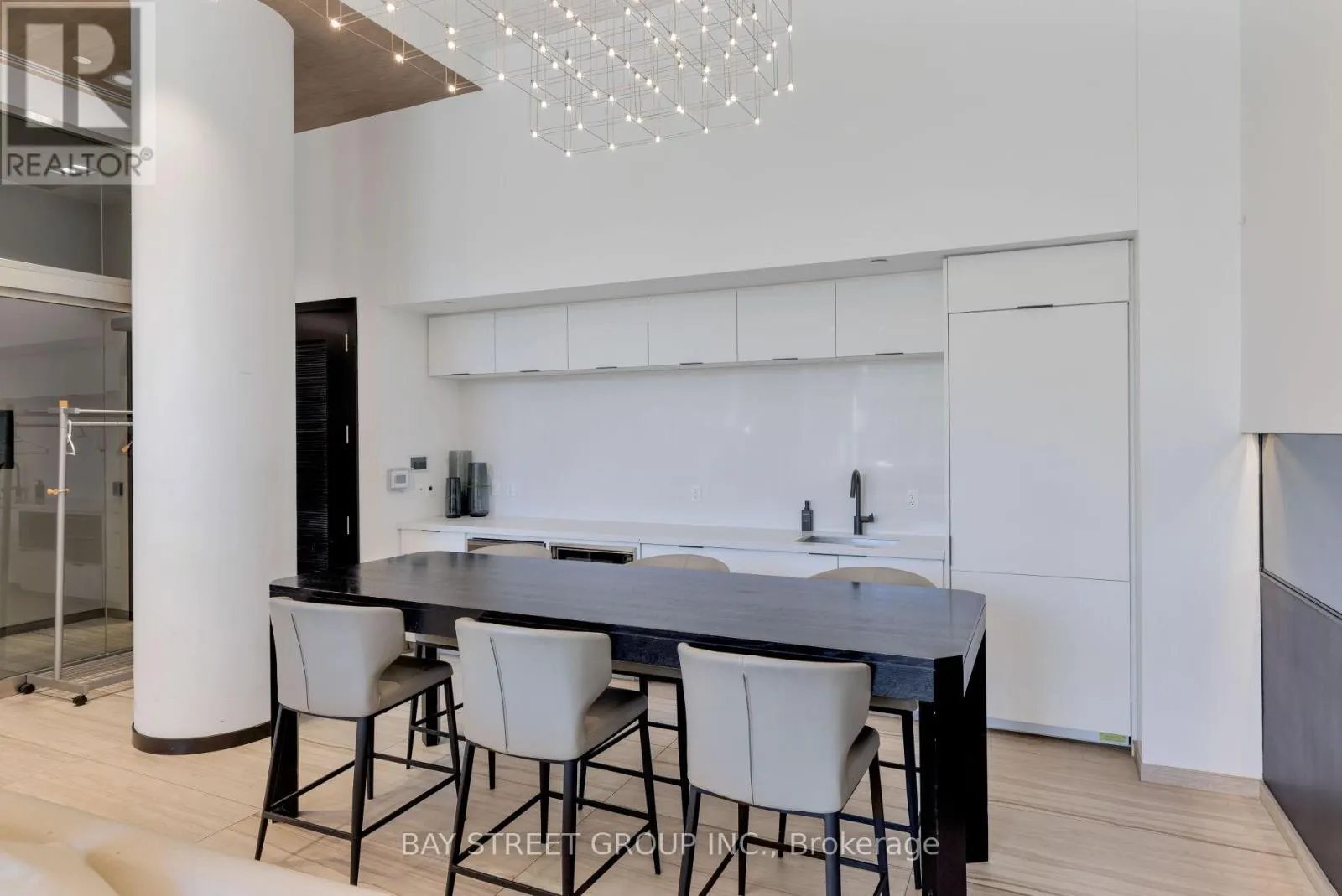 405 - 80 VANAULEY STREET