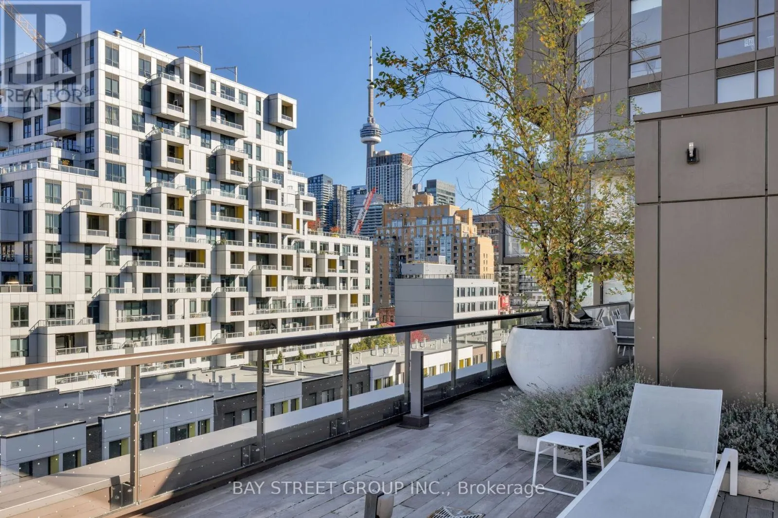 405 - 80 VANAULEY STREET