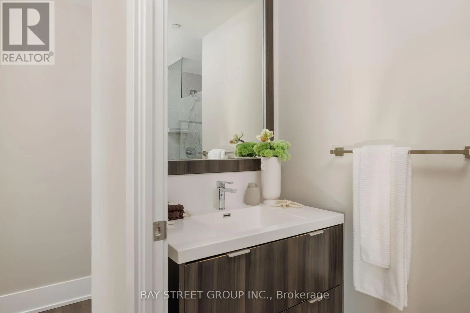 405 - 80 VANAULEY STREET