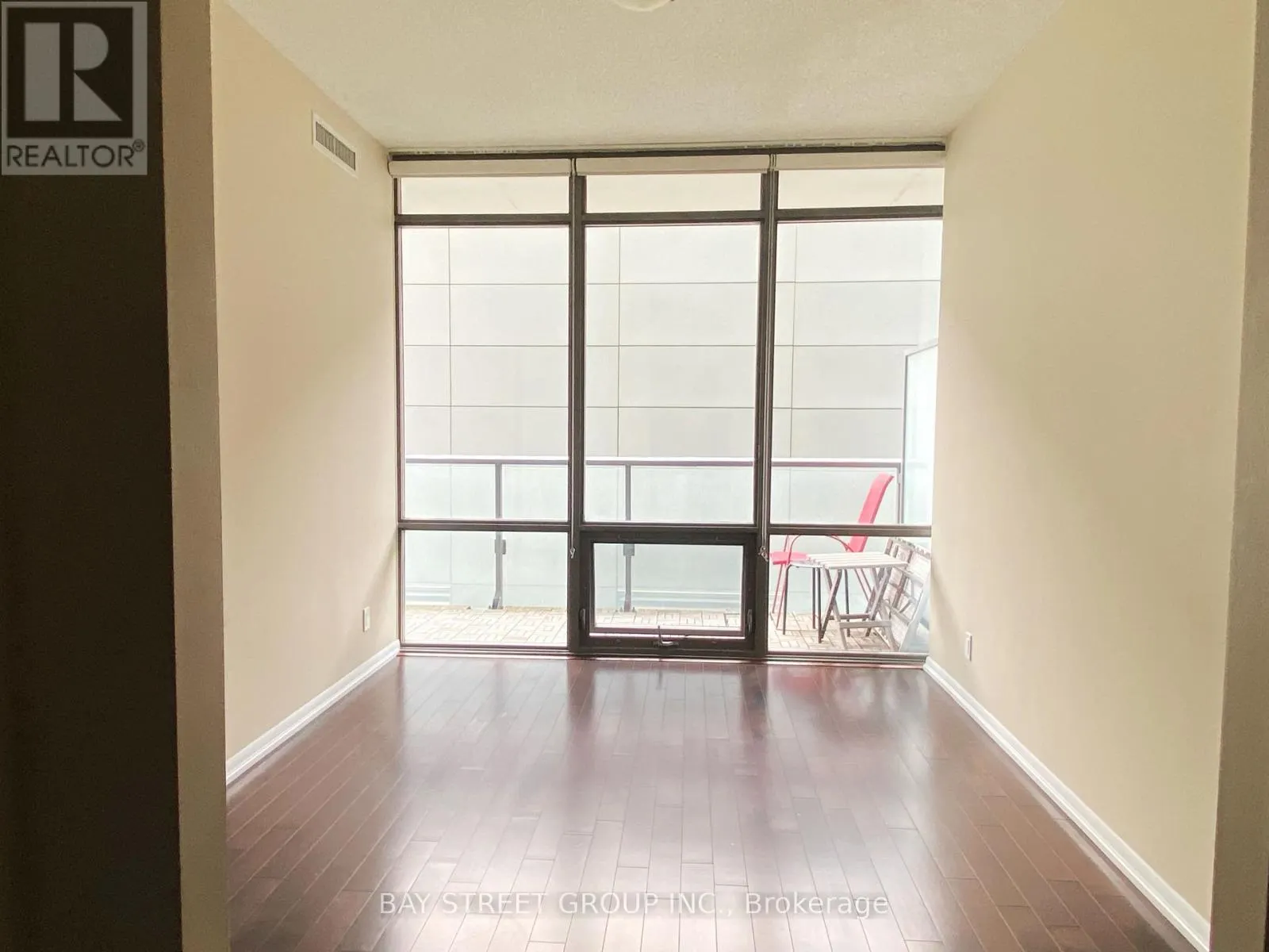 1410 - 832 BAY STREET
