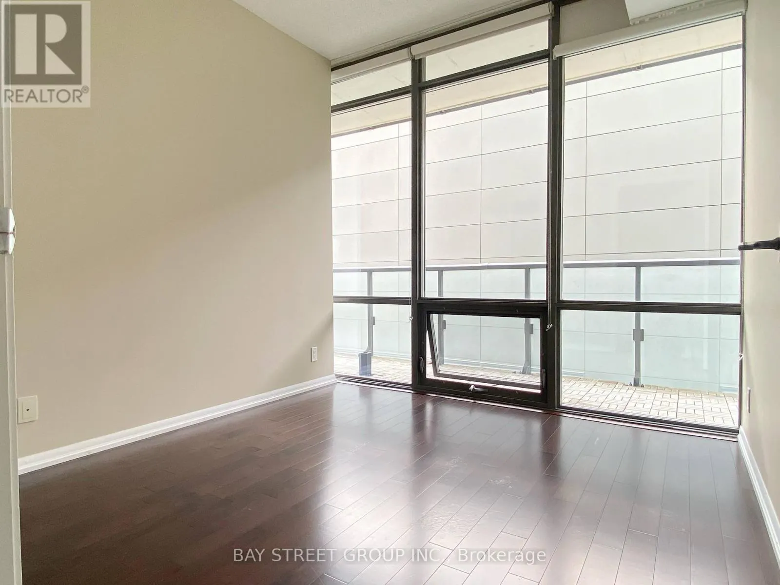 1410 - 832 BAY STREET