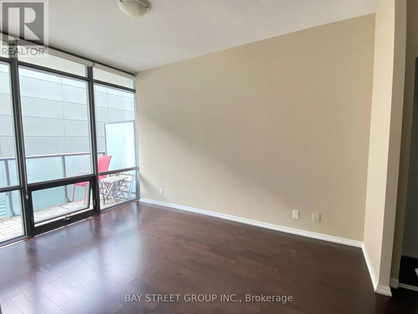 1410 - 832 BAY STREET