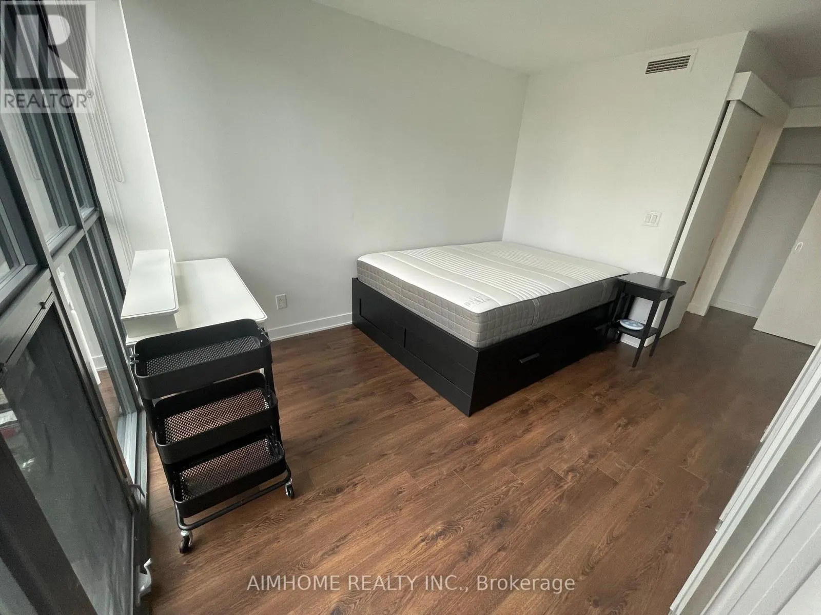 803 - 110 CHARLES STREET E