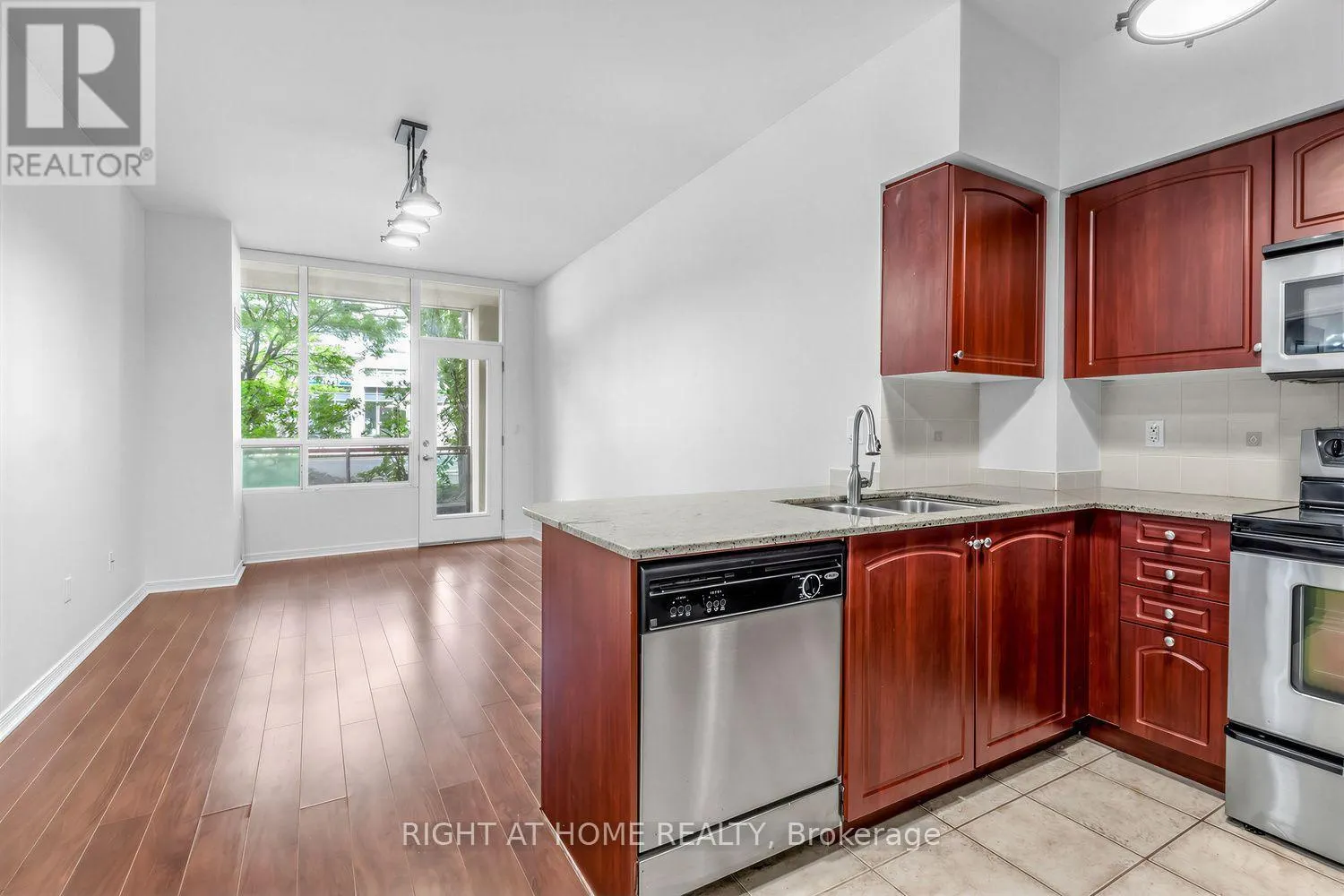107 - 509 BEECROFT AVENUE
