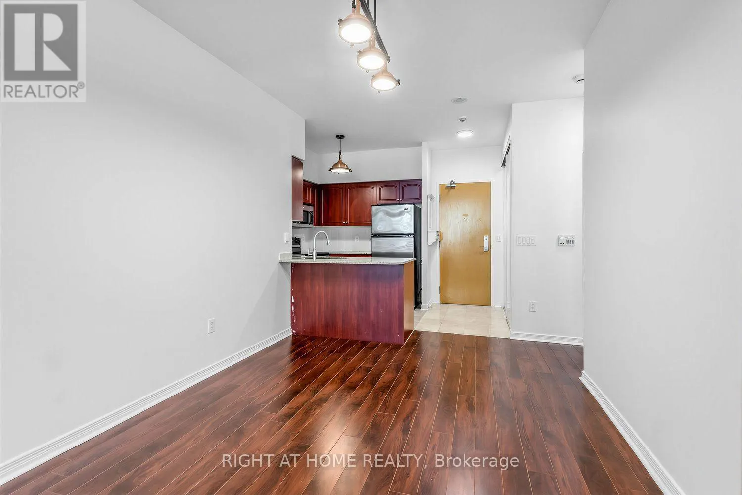 107 - 509 BEECROFT AVENUE