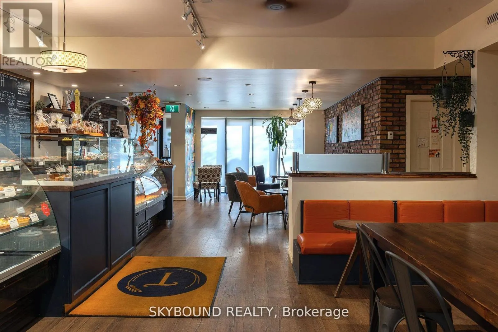 RETAIL UNIT - 1116 EGLINTON AVENUE W