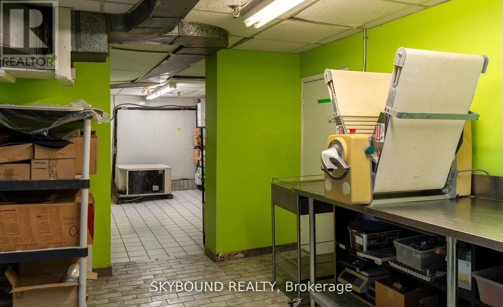 RETAIL UNIT - 1116 EGLINTON AVENUE W