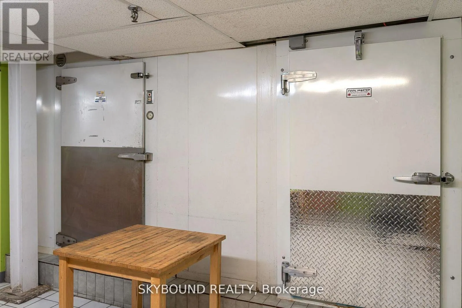 RETAIL UNIT - 1116 EGLINTON AVENUE W