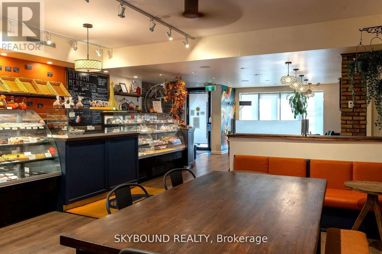 RETAIL UNIT - 1116 EGLINTON AVENUE W