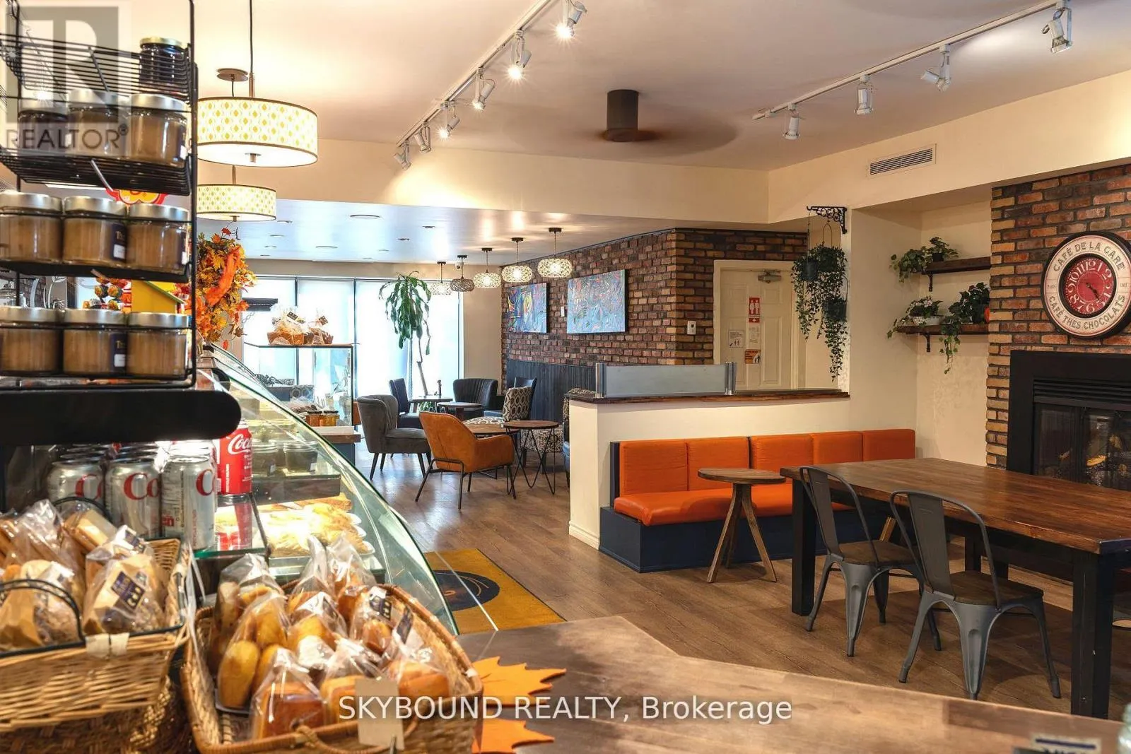 RETAIL UNIT - 1116 EGLINTON AVENUE W