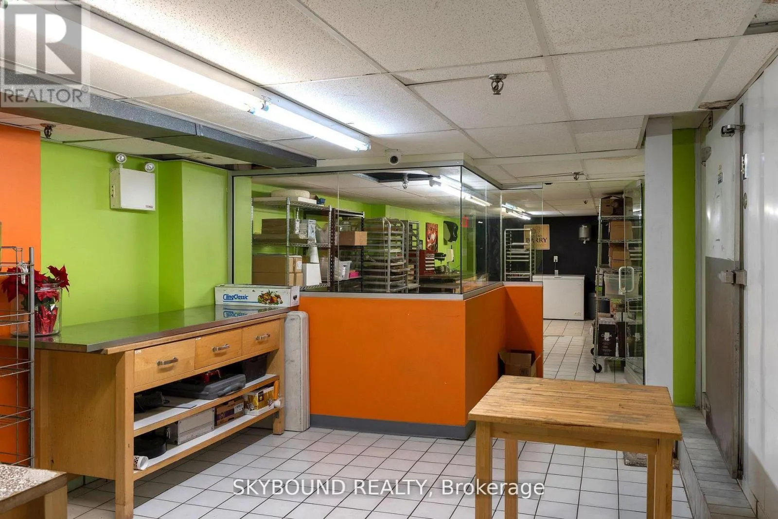 RETAIL UNIT - 1116 EGLINTON AVENUE W