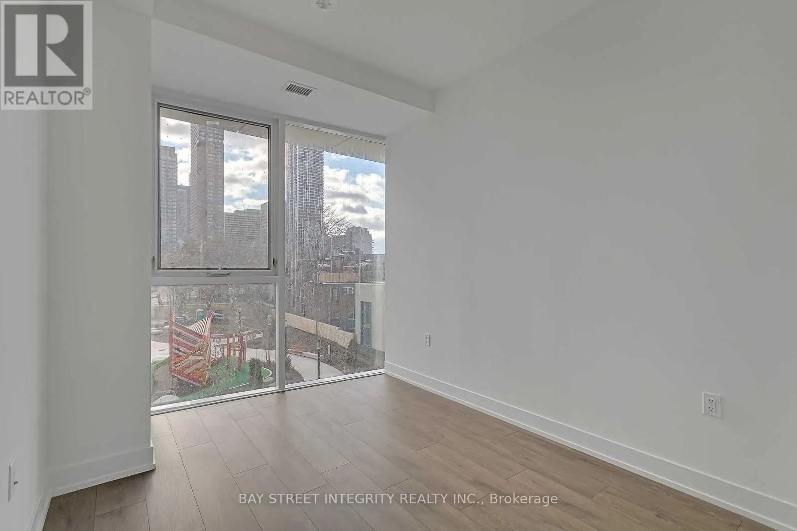 309 - 575 BLOOR STREET E