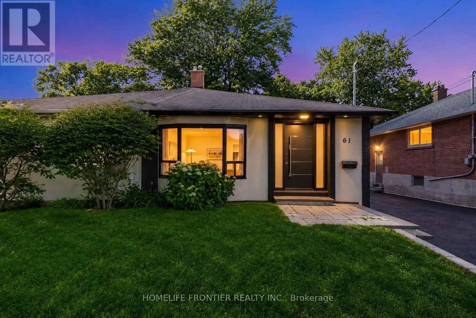 61 SUNDIAL CRESCENT