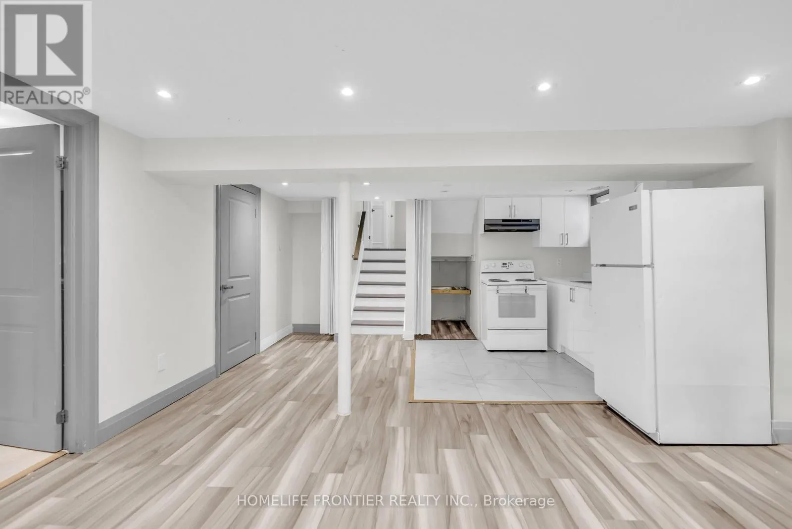61 SUNDIAL CRESCENT