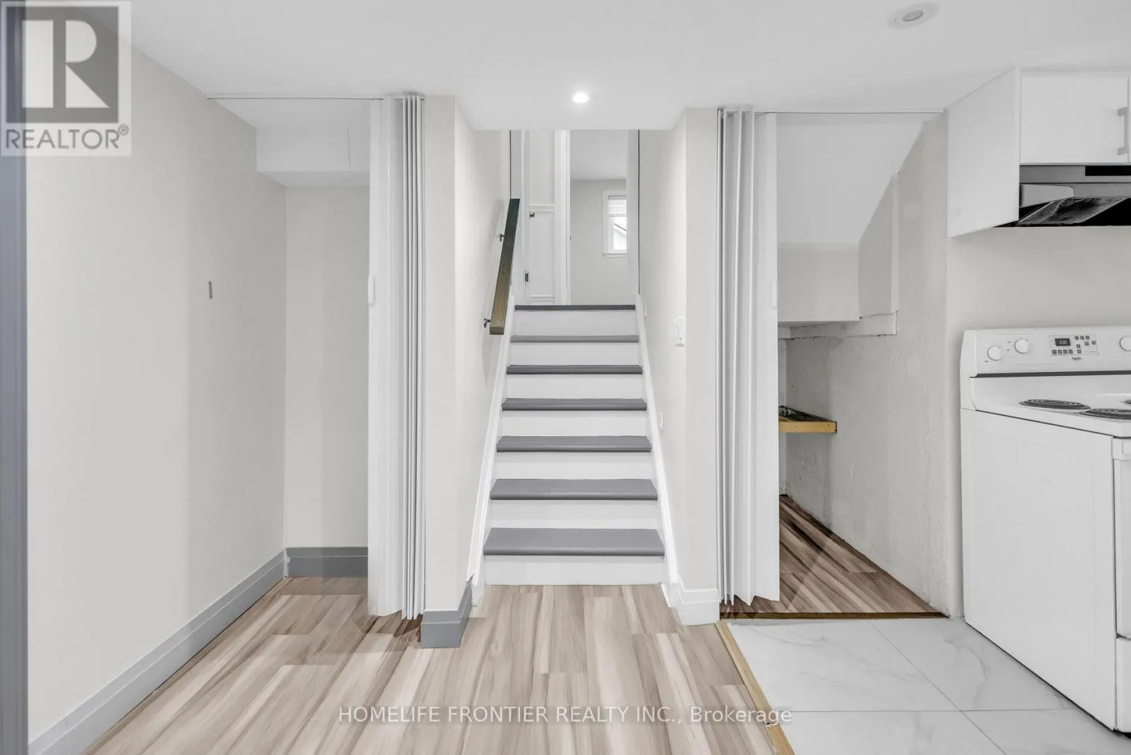 61 SUNDIAL CRESCENT