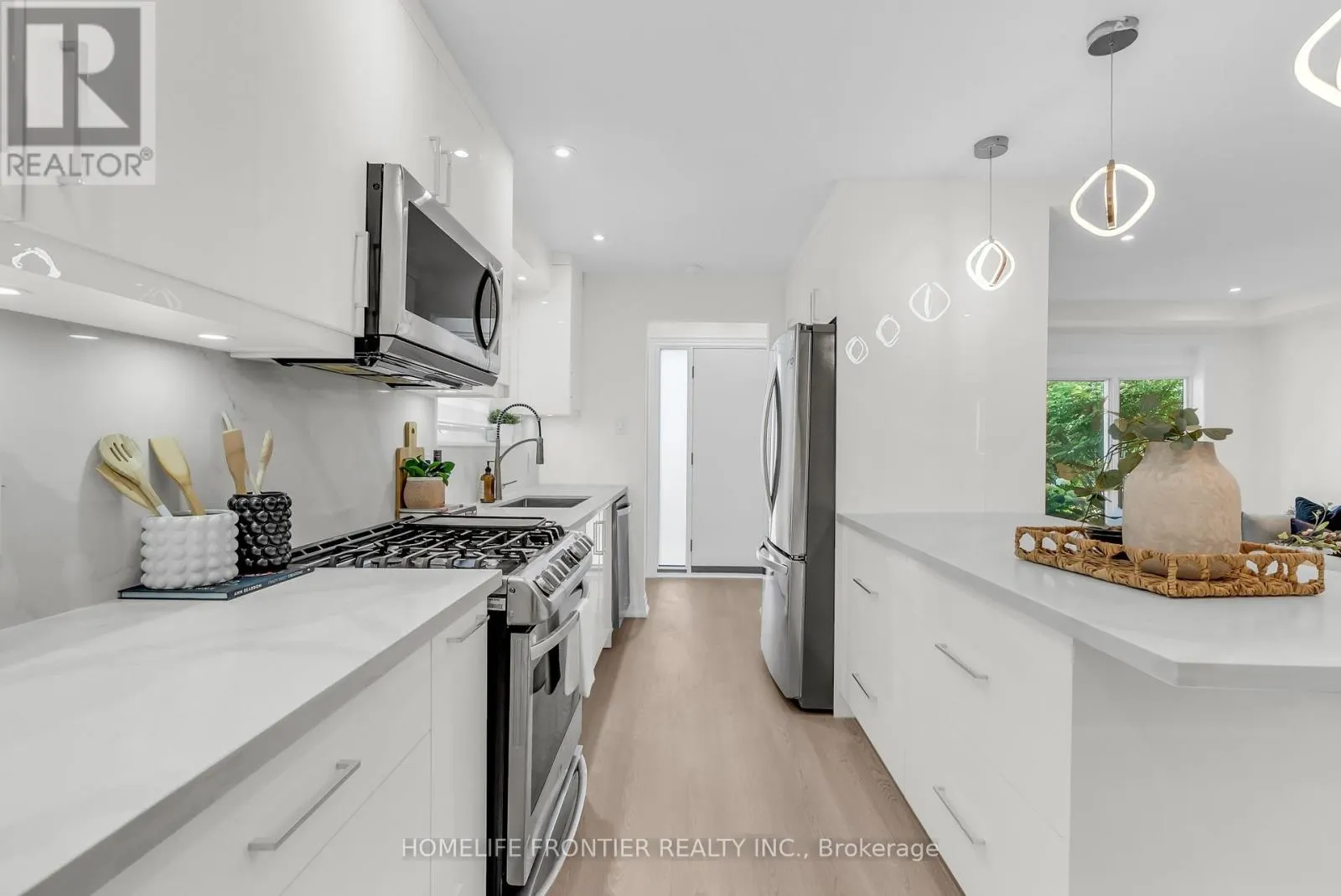61 SUNDIAL CRESCENT