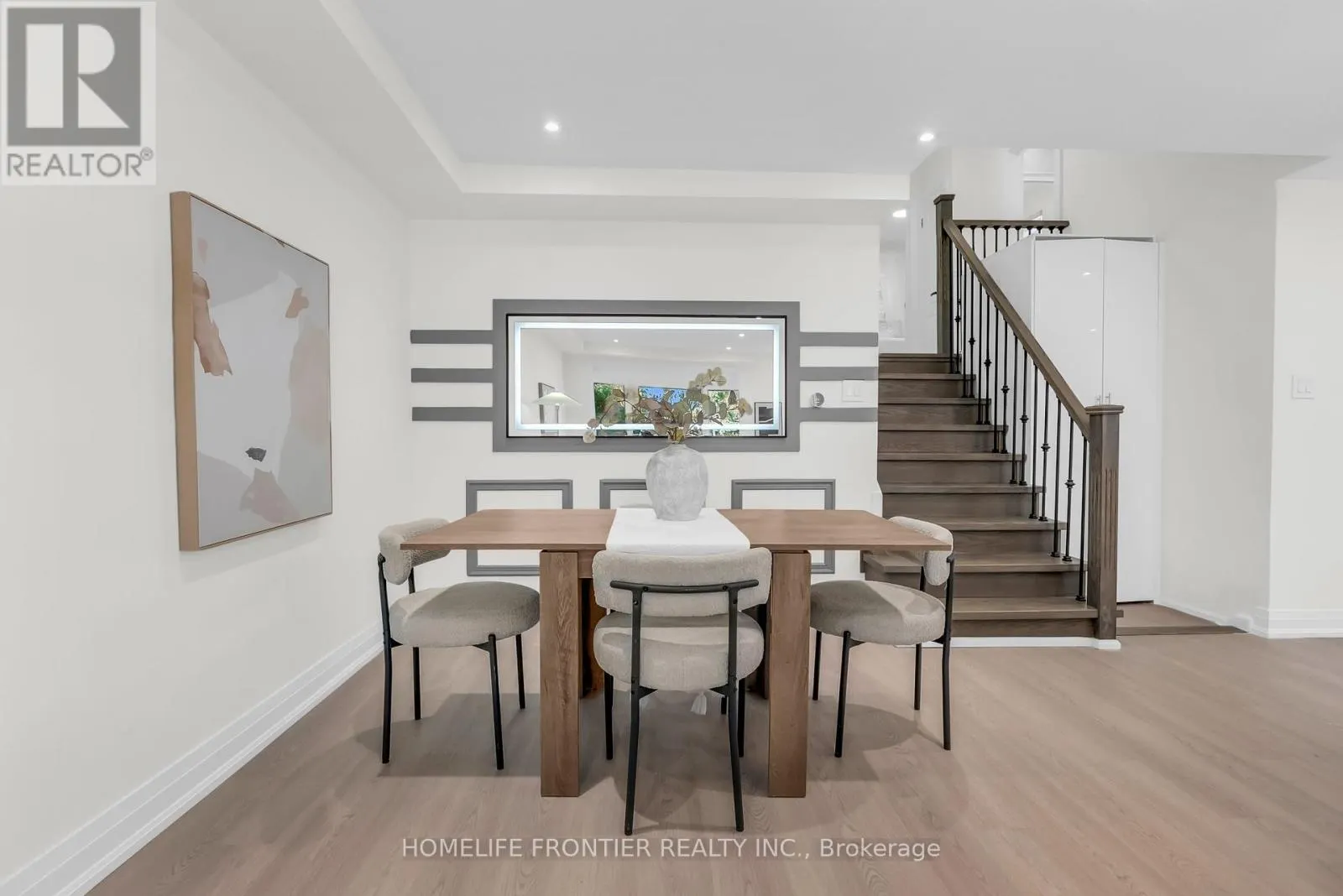 61 SUNDIAL CRESCENT
