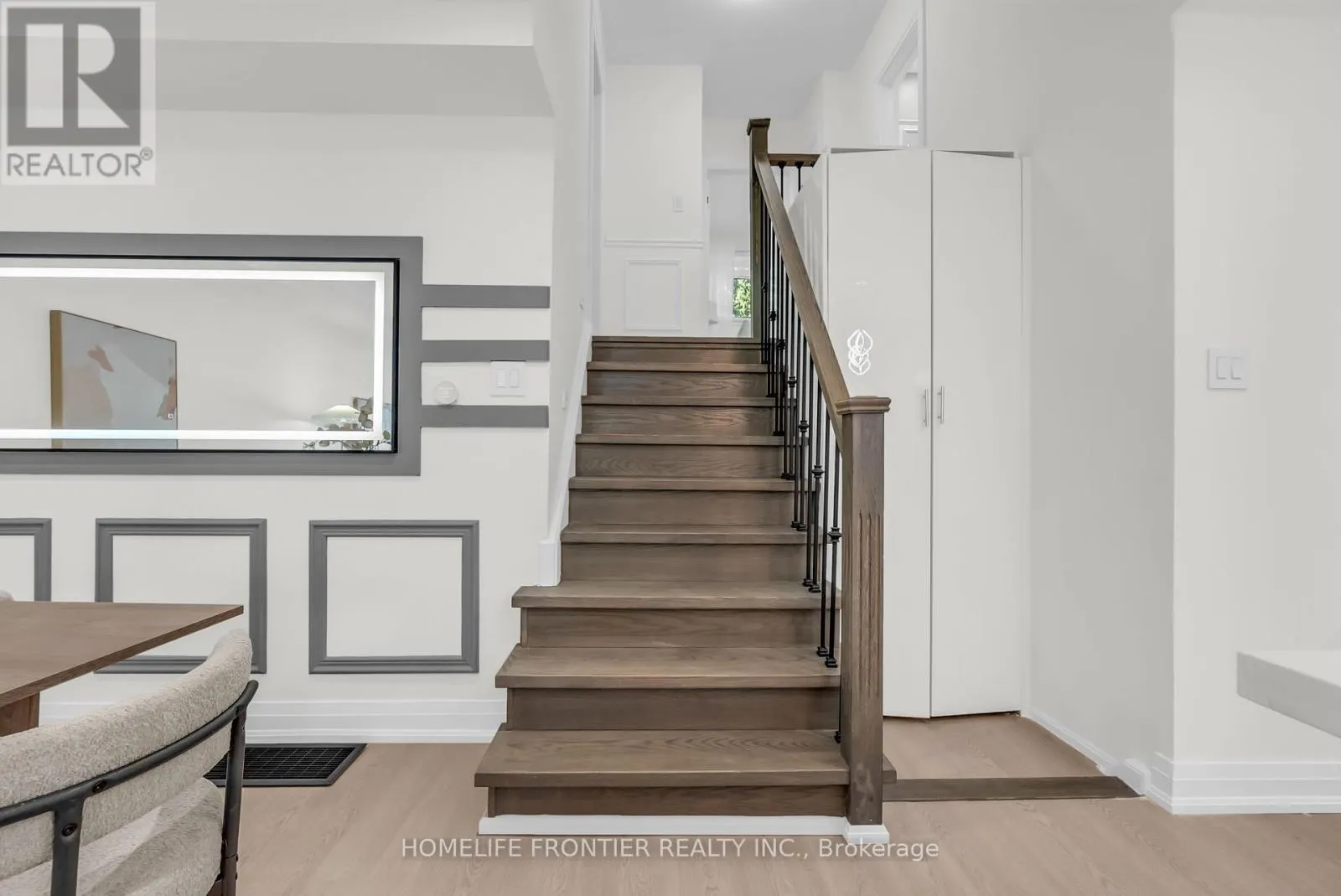 61 SUNDIAL CRESCENT