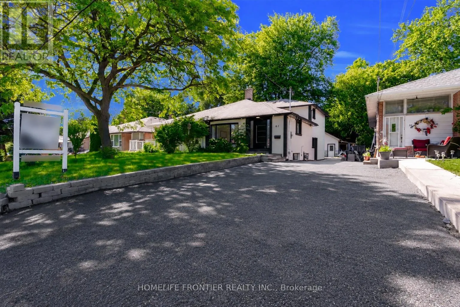 61 SUNDIAL CRESCENT
