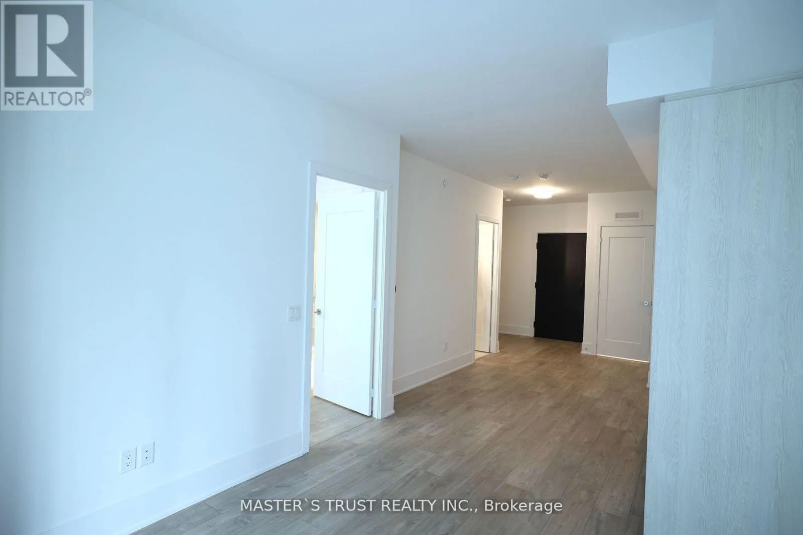 803 - 470 FRONT STREET W