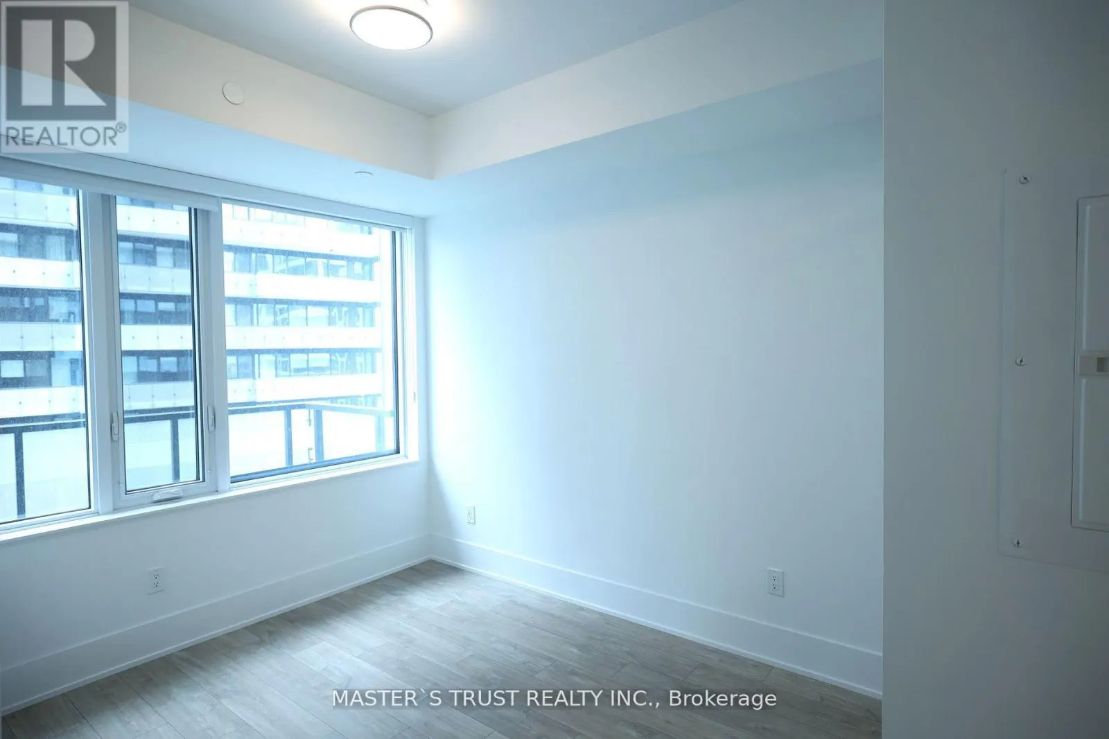 803 - 470 FRONT STREET W