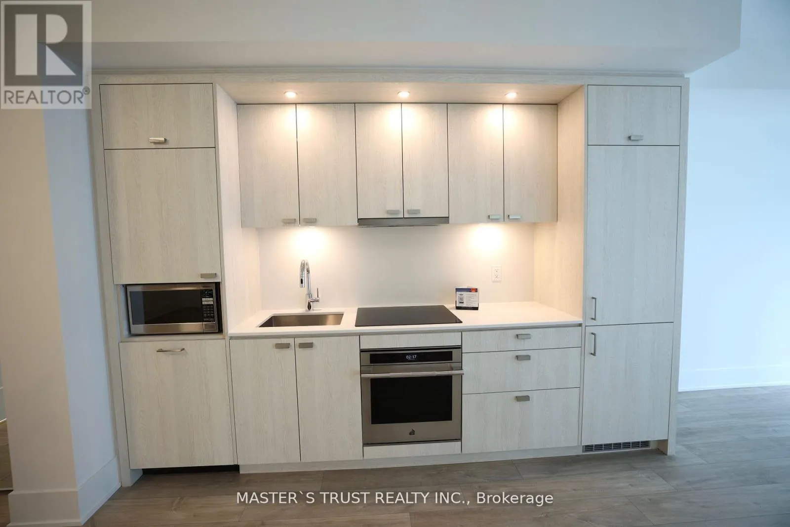 803 - 470 FRONT STREET W
