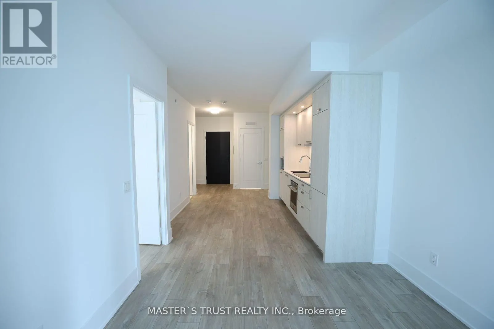 803 - 470 FRONT STREET W