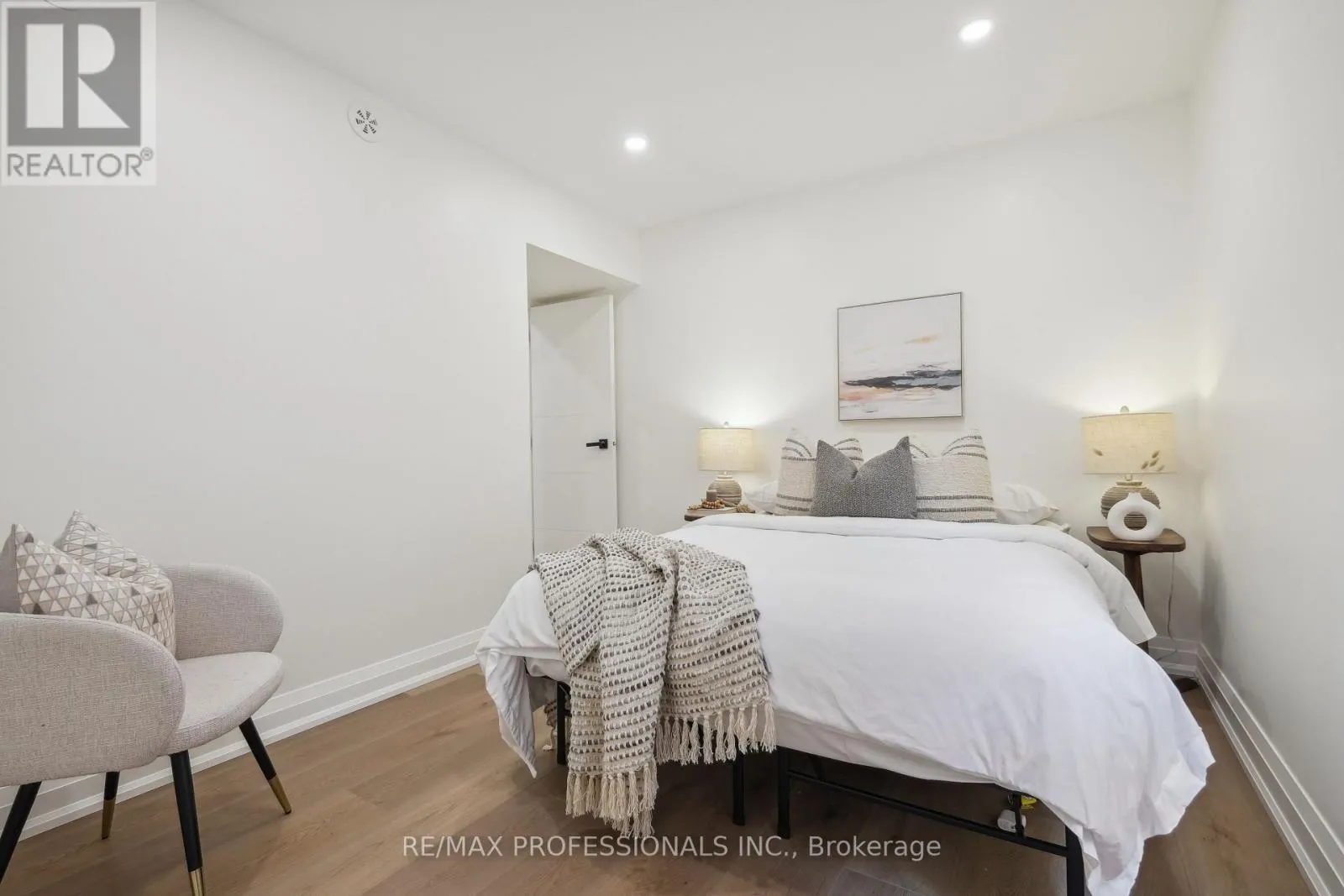 2ND FLR - 134 ARGYLE STREET