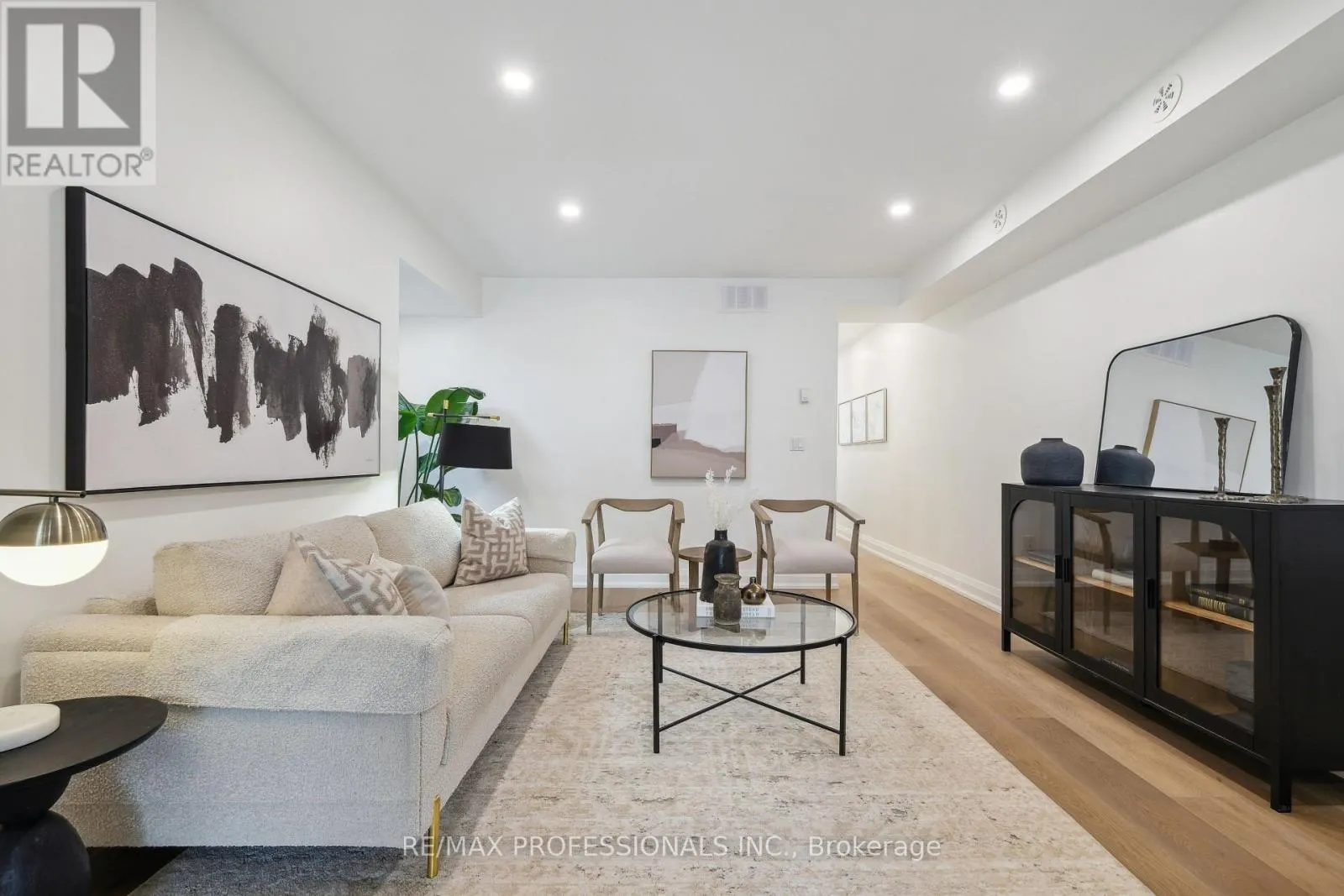 2ND FLR - 134 ARGYLE STREET