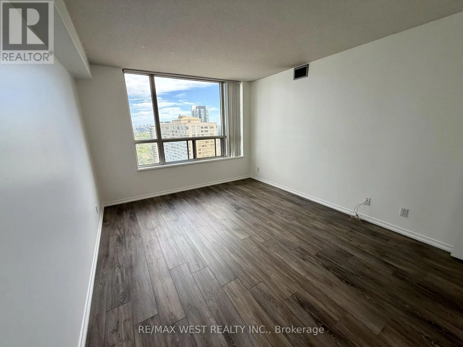 2405 - 100 UPPER MADISON AVENUE