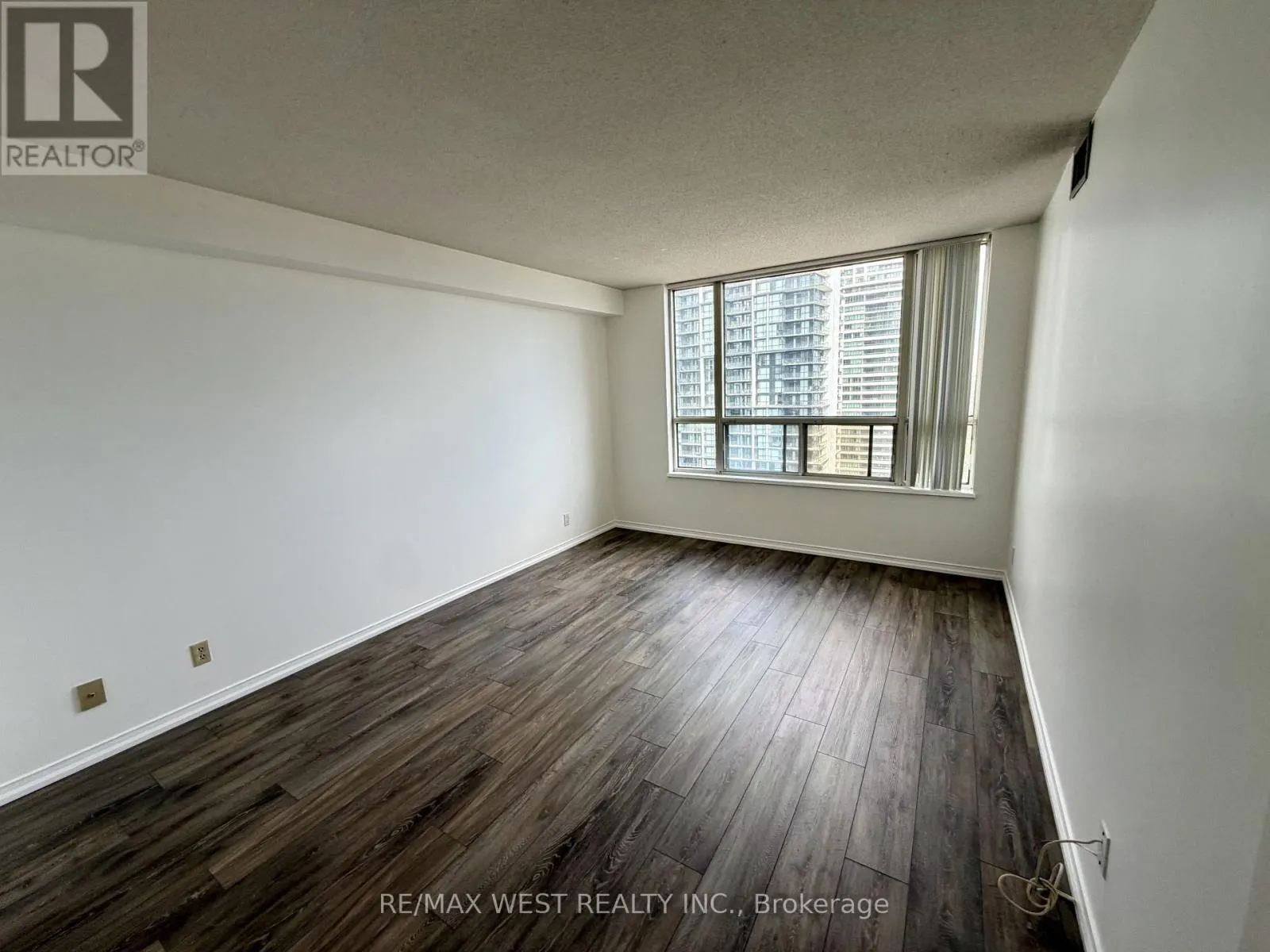 2405 - 100 UPPER MADISON AVENUE