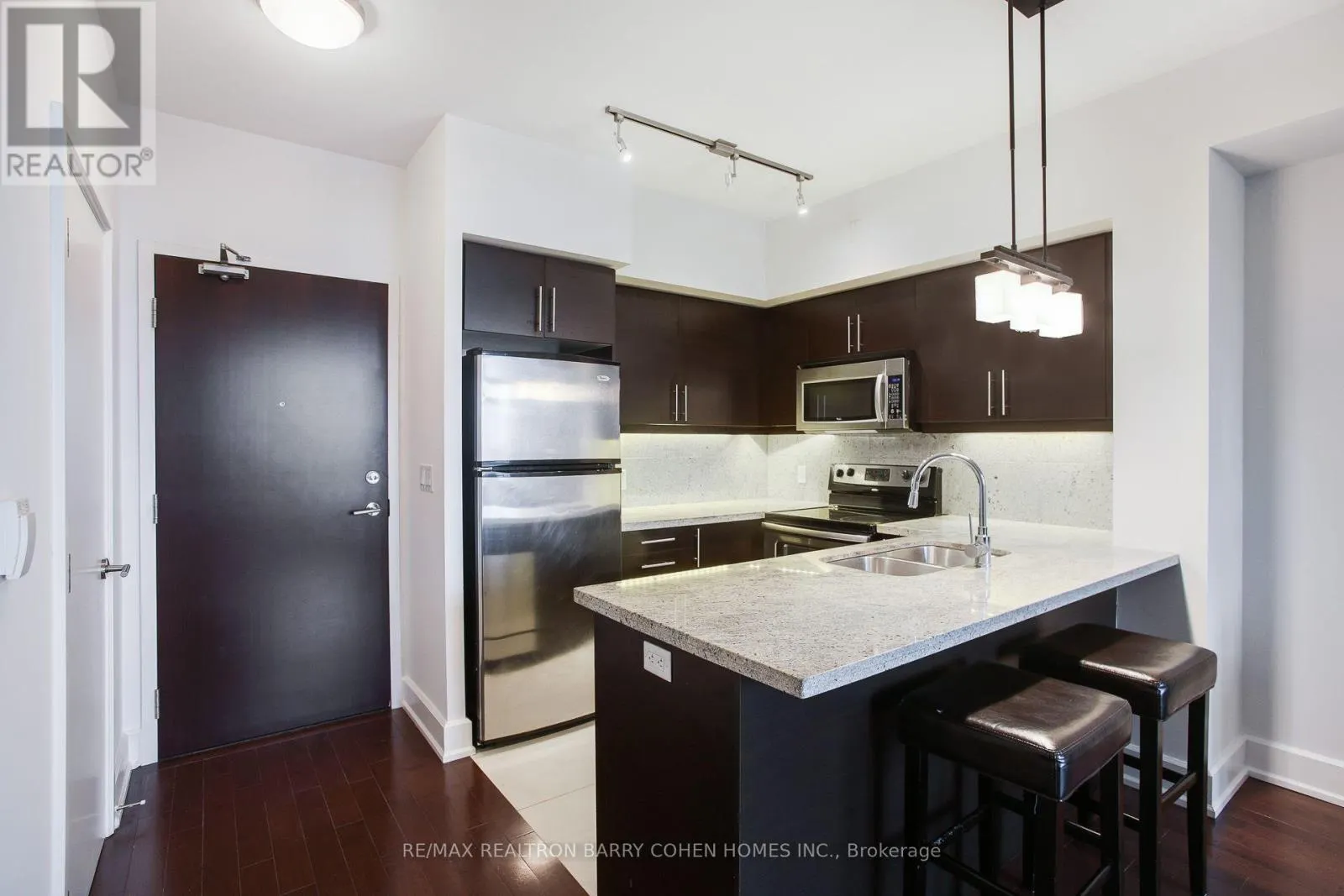 616 - 676 SHEPPARD AVENUE E