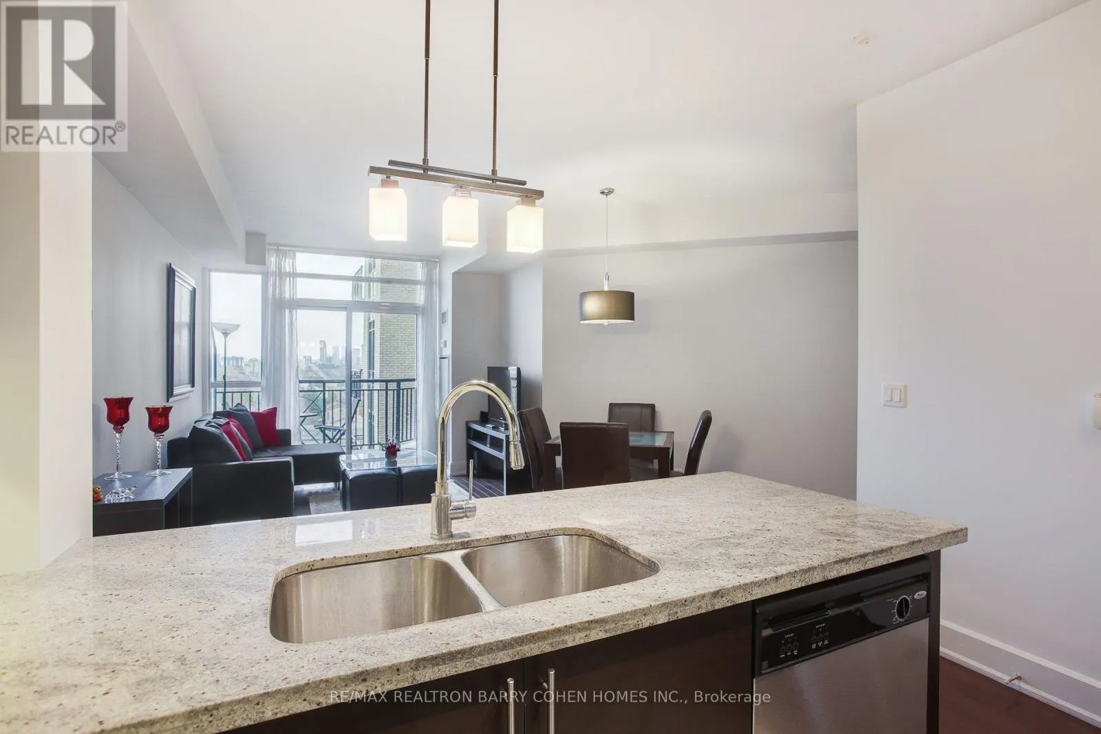 616 - 676 SHEPPARD AVENUE E