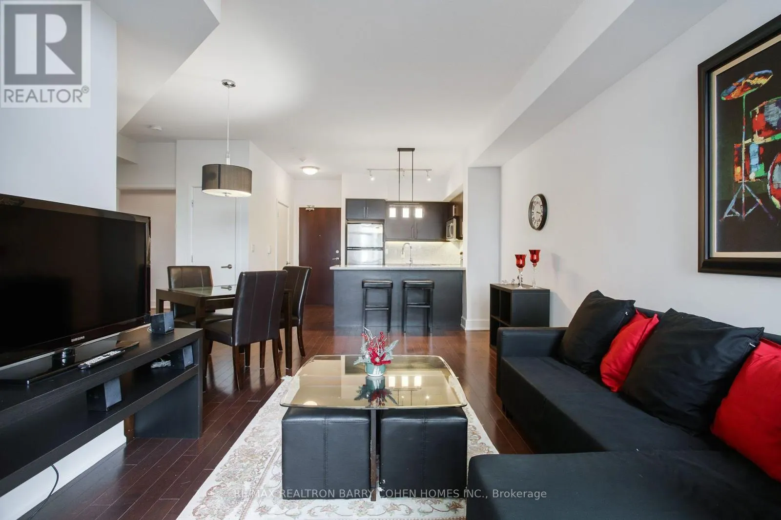 616 - 676 SHEPPARD AVENUE E