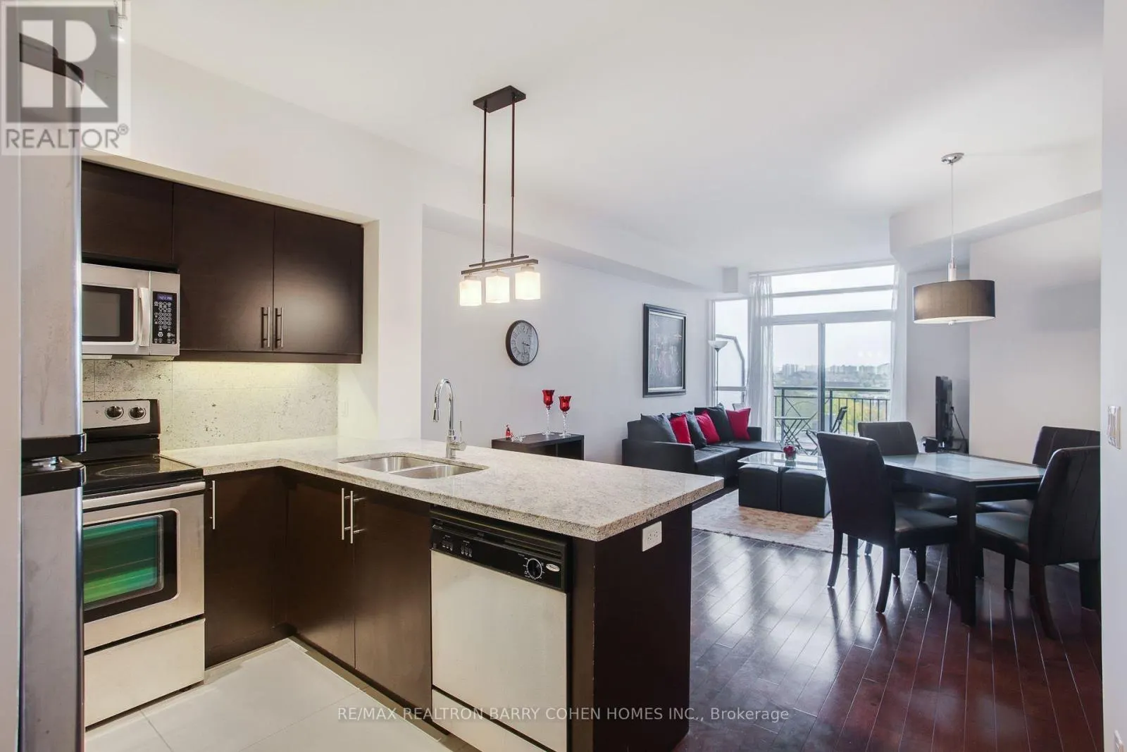 616 - 676 SHEPPARD AVENUE E