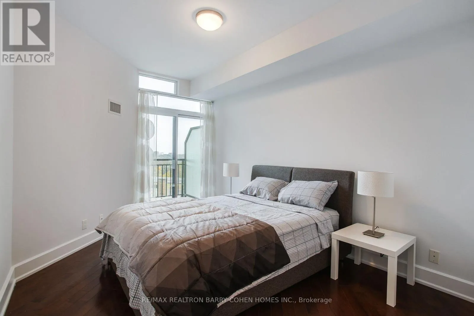 616 - 676 SHEPPARD AVENUE E