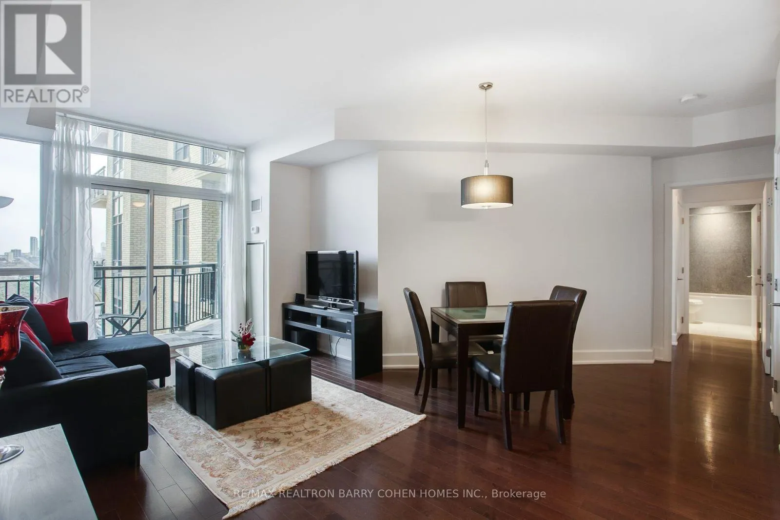 616 - 676 SHEPPARD AVENUE E