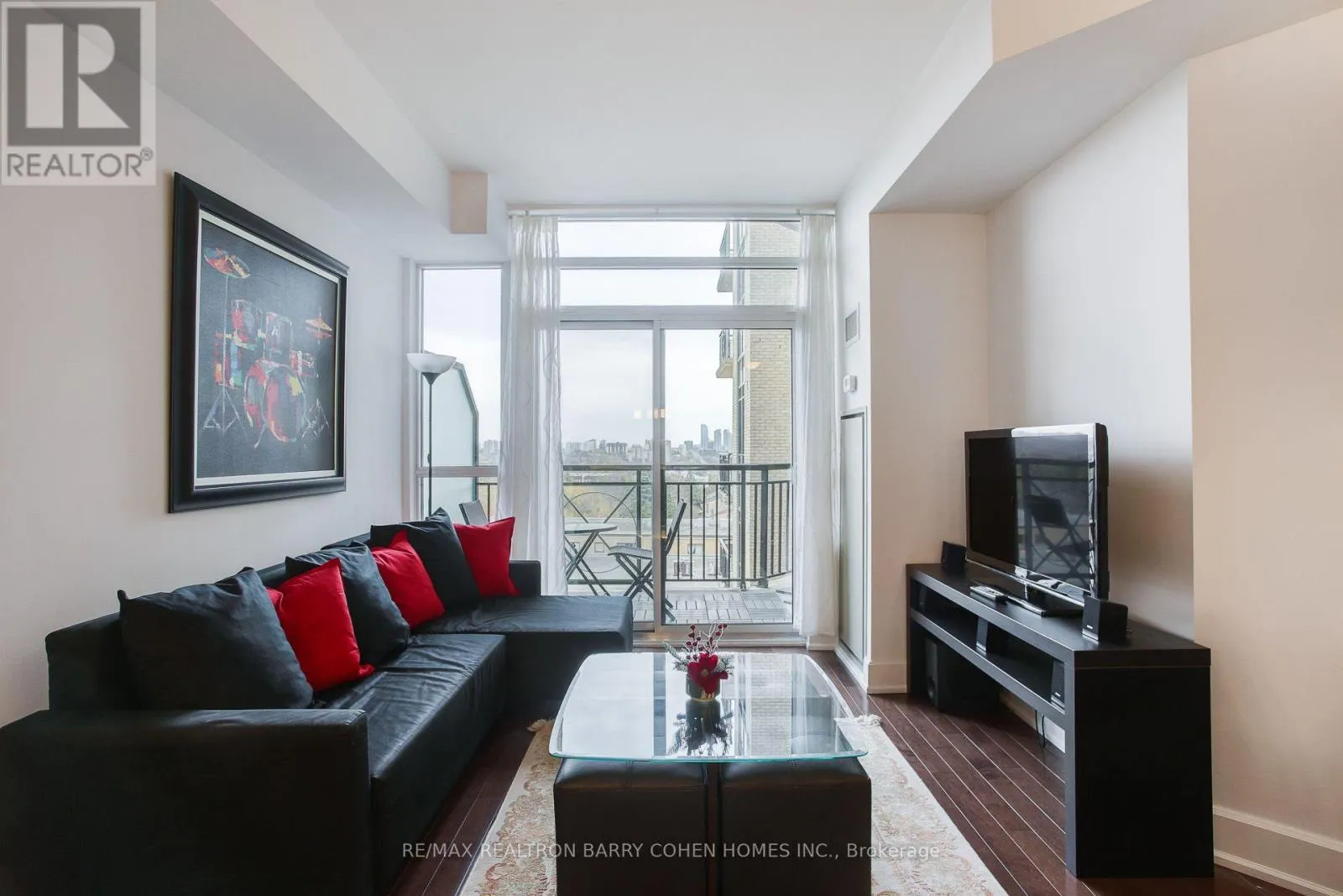 616 - 676 SHEPPARD AVENUE E