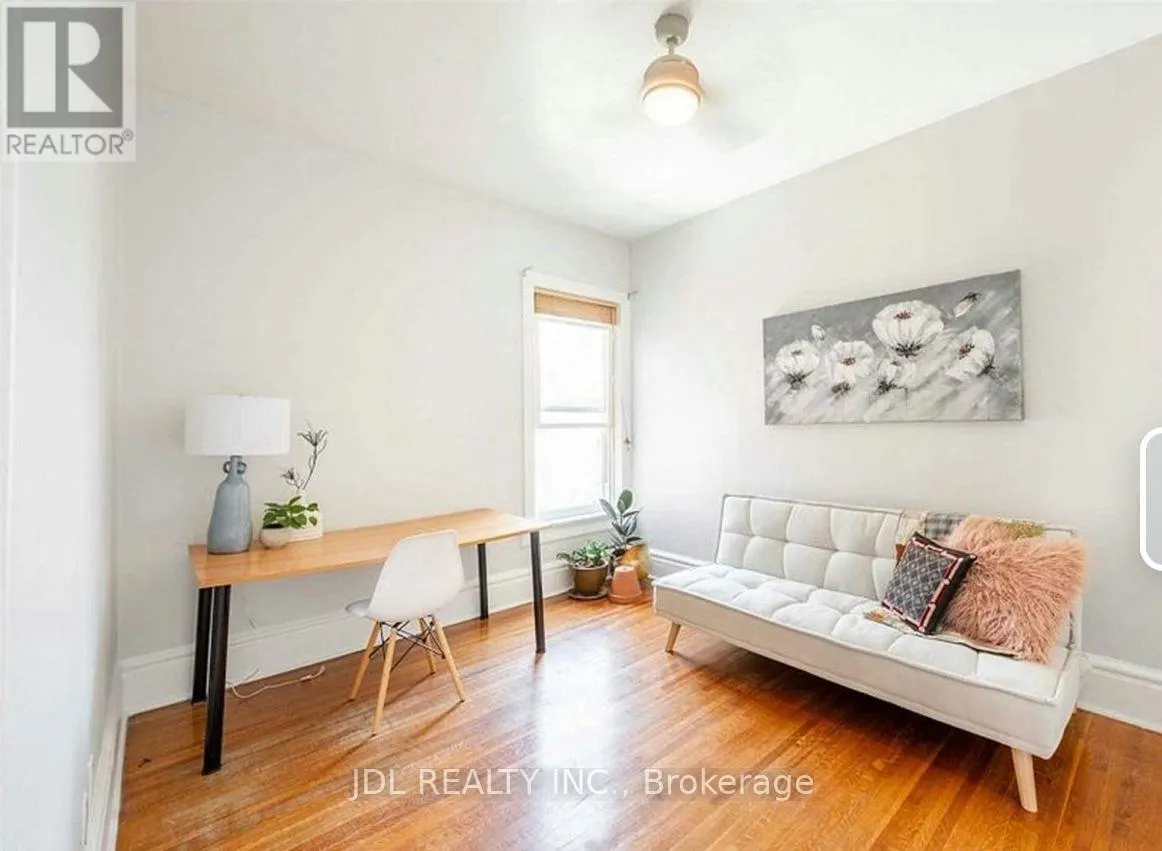 LARGE BEDROOM 2ND FLOOR - 137 DENISON AVE AVENUE