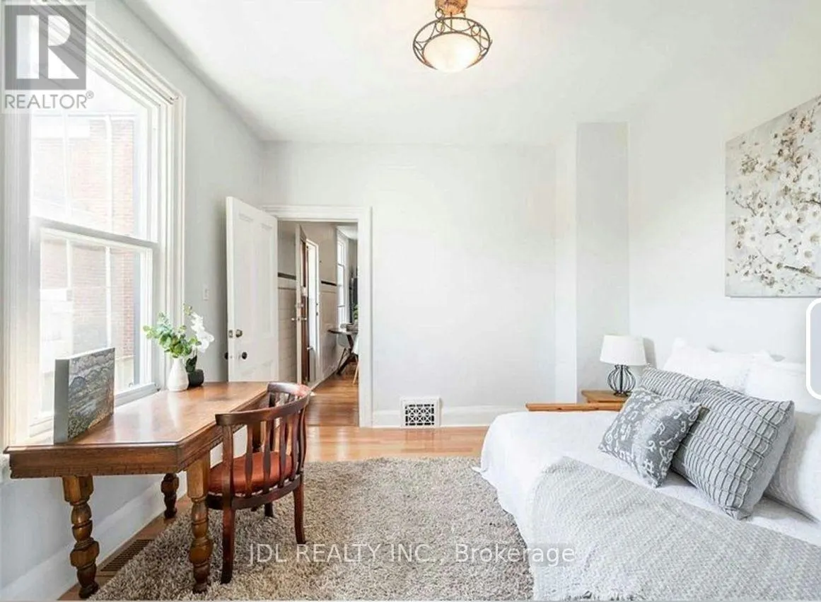 LARGE BEDROOM 2ND FLOOR - 137 DENISON AVE AVENUE