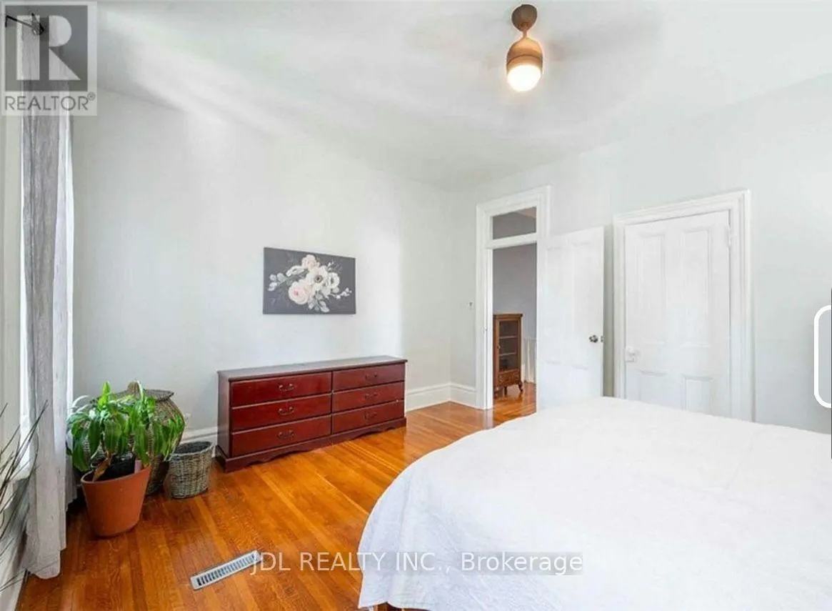 LARGE BEDROOM 2ND FLOOR - 137 DENISON AVE AVENUE