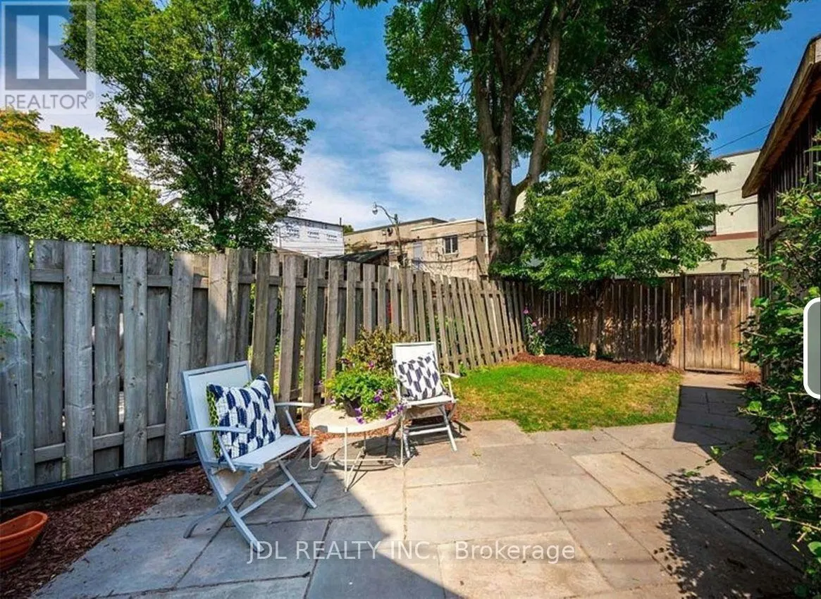 LARGE BEDROOM 2ND FLOOR - 137 DENISON AVE AVENUE