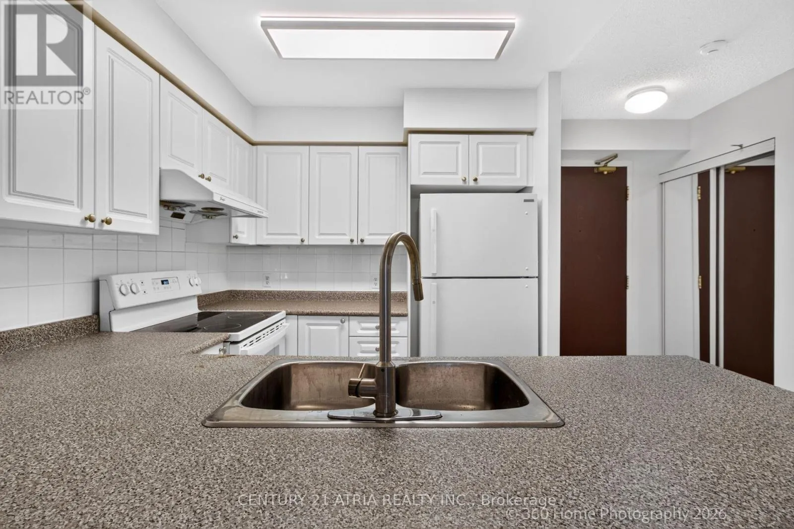 1115 - 18 PARKVIEW AVENUE