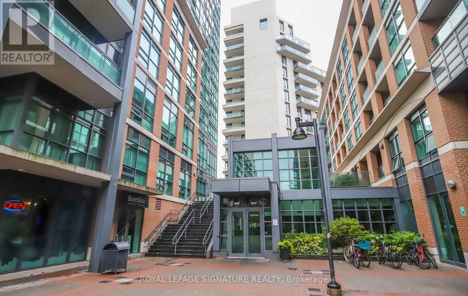 612 - 1171 QUEEN STREET W