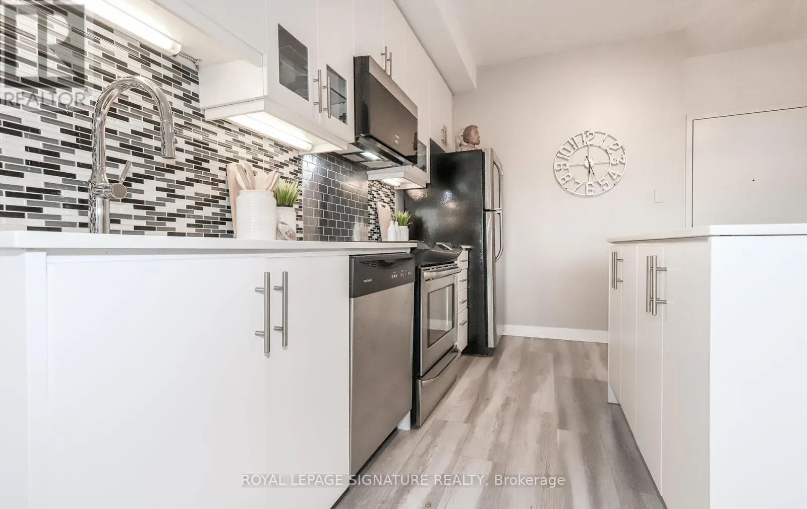 612 - 1171 QUEEN STREET W
