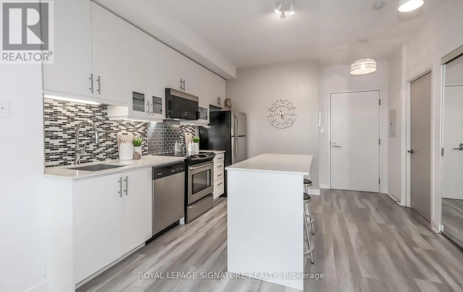 612 - 1171 QUEEN STREET W
