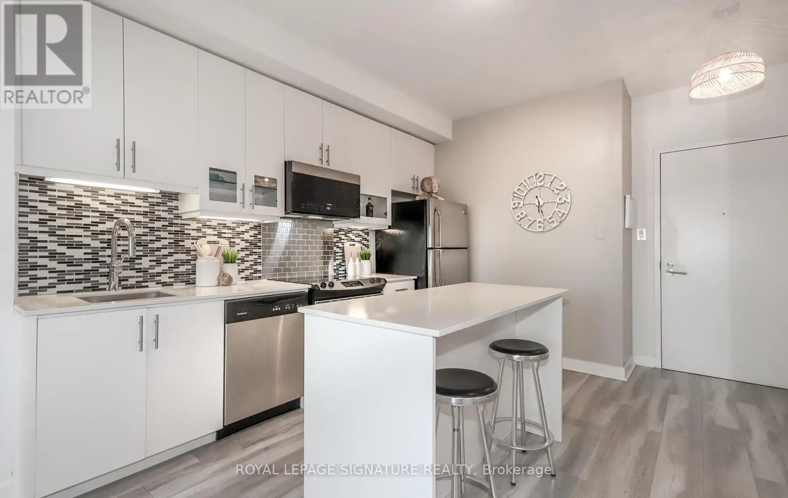 612 - 1171 QUEEN STREET W