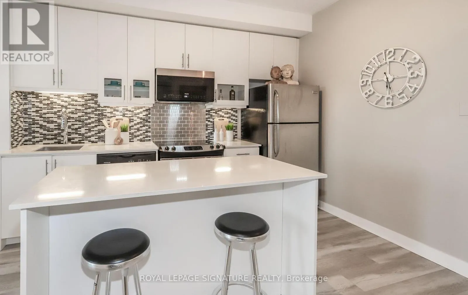 612 - 1171 QUEEN STREET W
