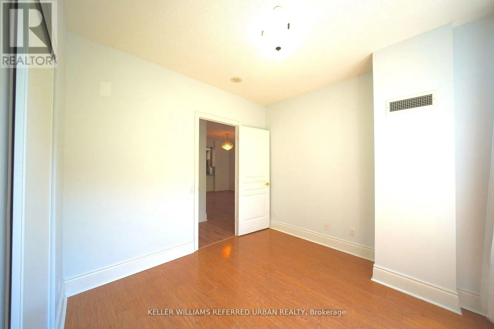 212 - 10 NORTHTOWN WAY