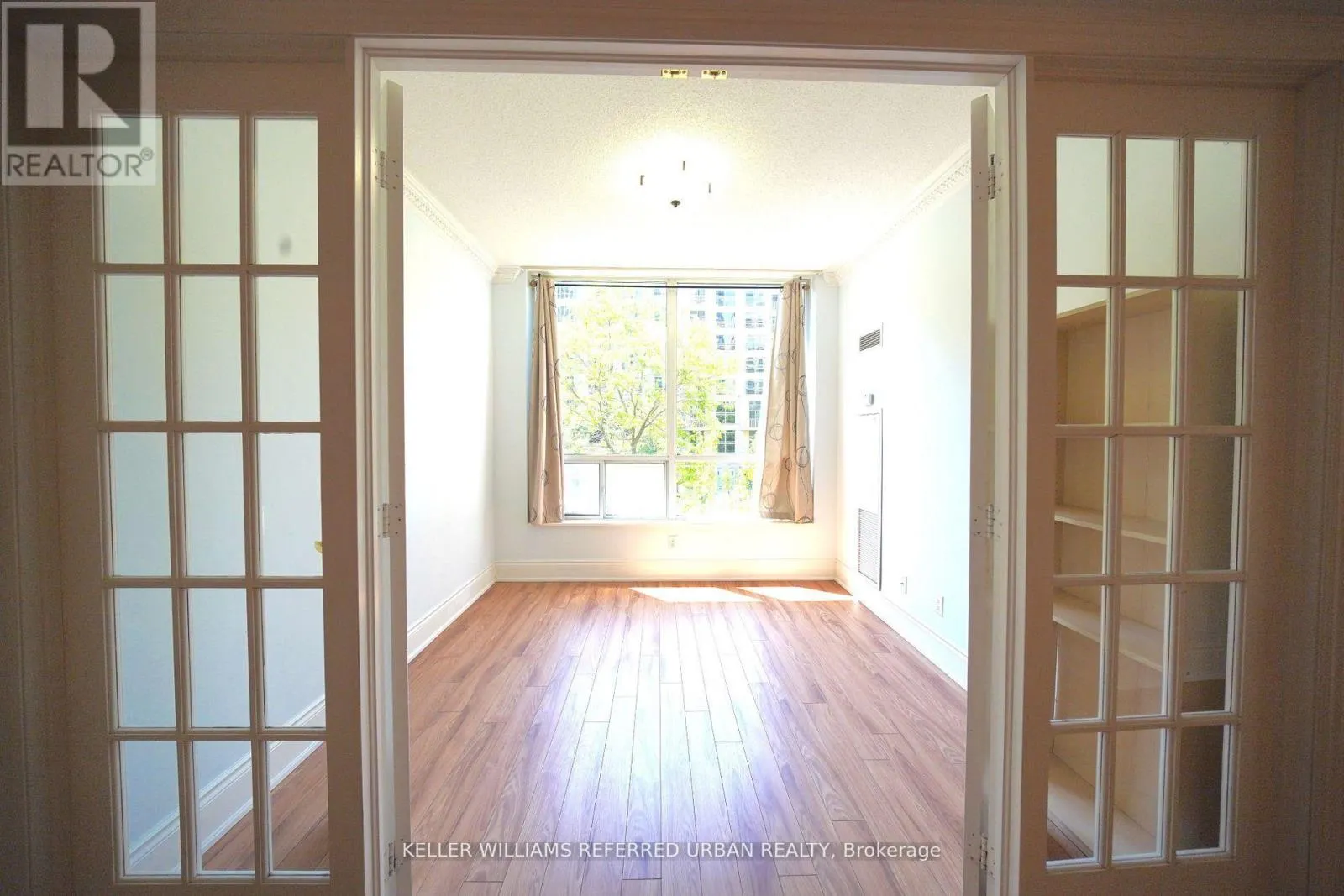 212 - 10 NORTHTOWN WAY